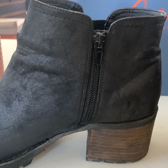 Carlos Santana ‘Gill’ Black Booties EUC Size 11 comes with original box - Picture 8 of 16